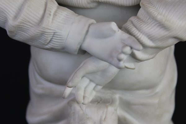Porceliano biskvito skulptūra "Berniukas su varle"