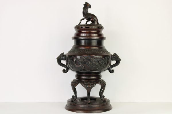 Kiniška bronzinė smilkalinė vaza