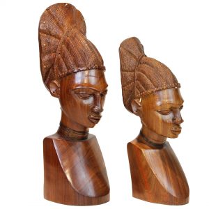 Afrikietiškų skulptūrų pora 20 a. vid.