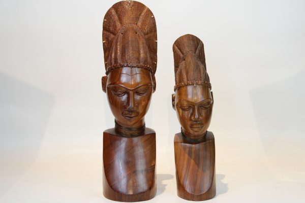 Afrikietiškų skulptūrų pora 20 a. vid.