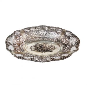 Rococo stiliaus antikvarinė sidabrinė lėkštė 19 a. pab.
