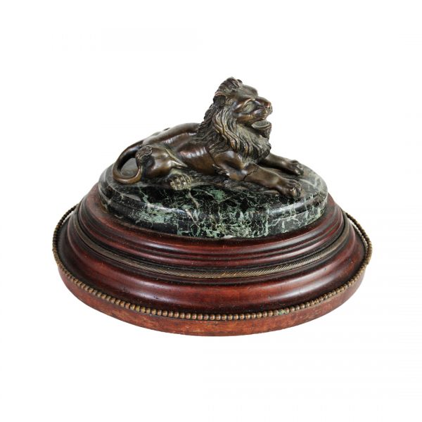Bronzinė skulptūra "Besiilsintis liūtas" 19 a. pab.