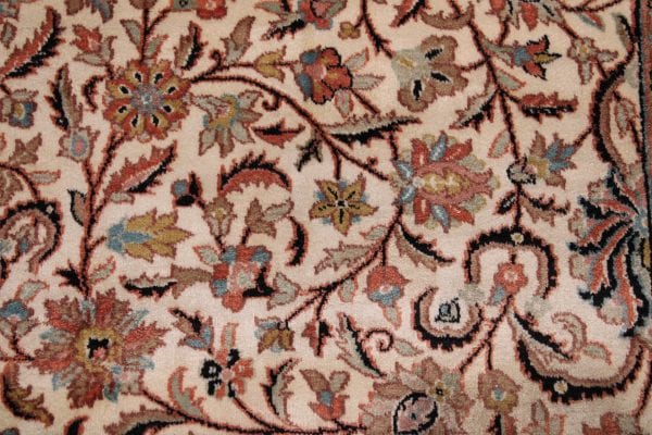 Indiškas rankų darbo šilkinis Kashmir kilimas 278 cm. x 181 cm.
