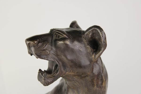 S. Drouot bronzinė skulptūra „Liūtė“ 19 a. pab.