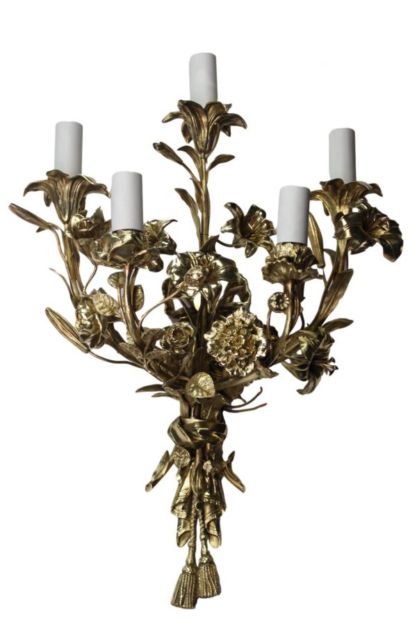 Neoklasicistinio stiliaus bronziniai šviestuvai