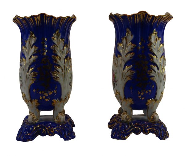Rococo stiliaus porcelianinių vazų pora