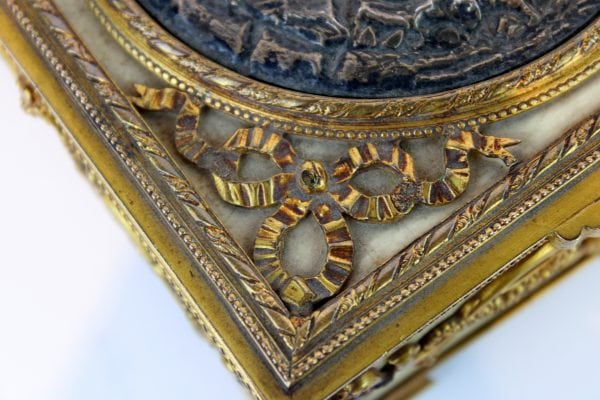 Antikvarinė paauksuota Liudviko XVI stiliaus dėžutė