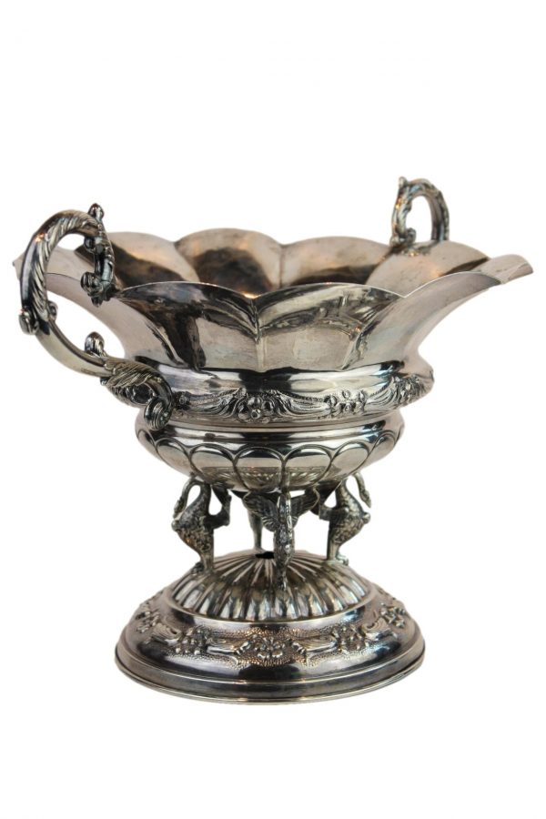Neoklasicizmo stiliaus sidabrinė vaza