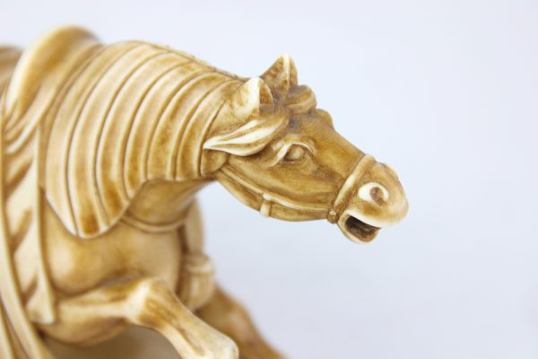 Kiniška dramblio kaulo skulptūra „Žirgas“