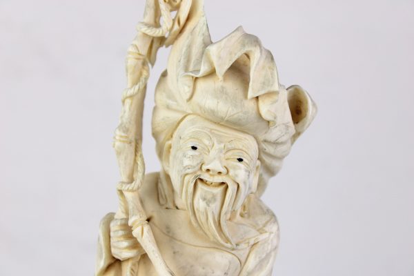 Dramblio kaulo skulptūra „Žvejys“