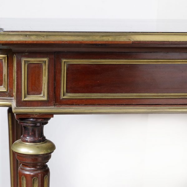 Neoklasicizmo stiliaus rašomasis stalas