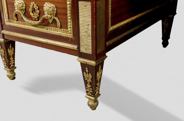 Liudviko XVI-ojo stiliaus rašomasis stalas 20 a. pr.
