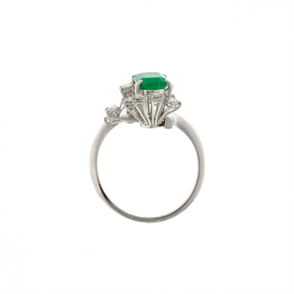 Auksinis žiedas su smaragdu ir briliantais