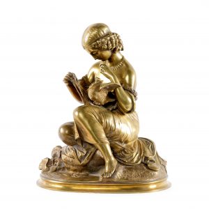 J.Pradier bronzinė skulptūra "Moteris su balandžiu"