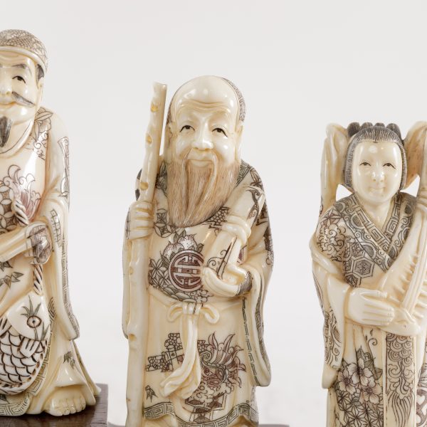 Kiniškos dramblio kaulo skulptūros "Septyni laimės Dievai"