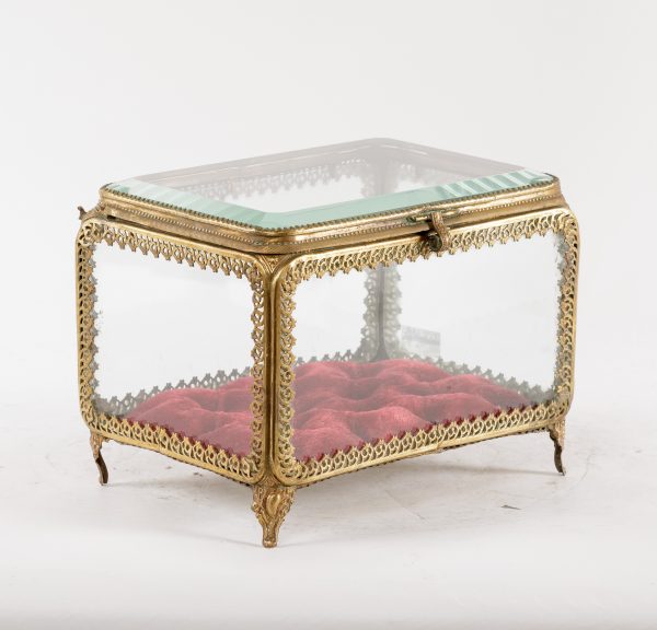 Liudviko XVI stiliaus papuošalų dėžutė