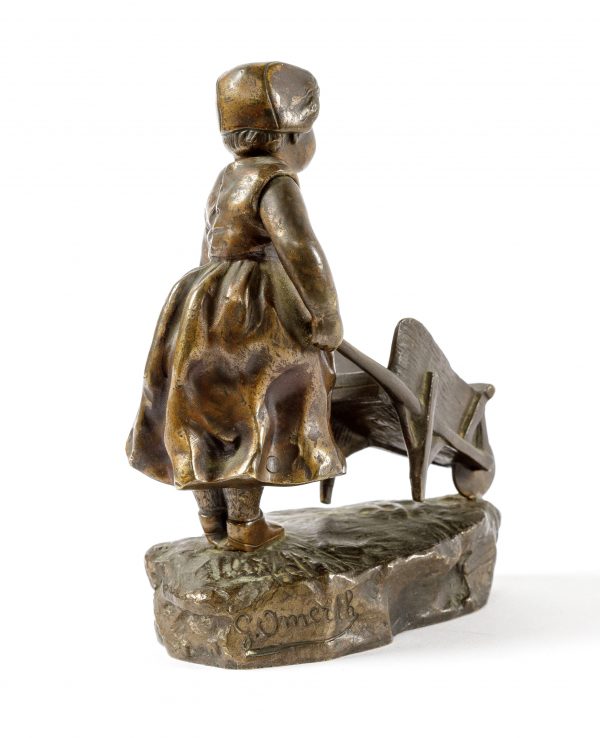 Georges Omerth bronzinė skulptūra "Mergaitė su karučiu"