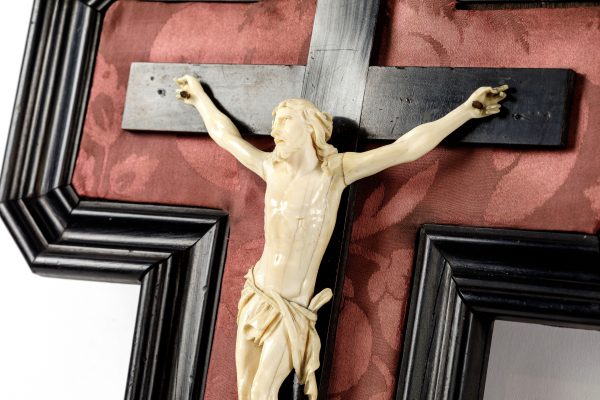 Dramblio kaulo krucifiksas "Nukryžiuotasis Jėzus"