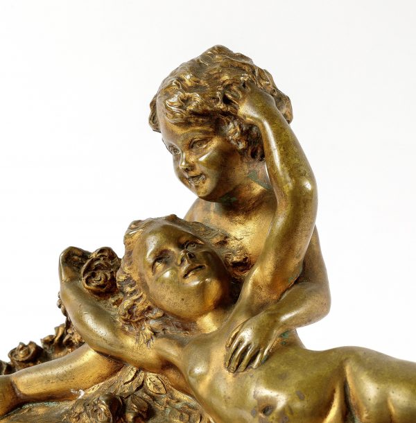 Joseph d'Aste paauksuota skulptūra "Žaidžiantys vaikai"