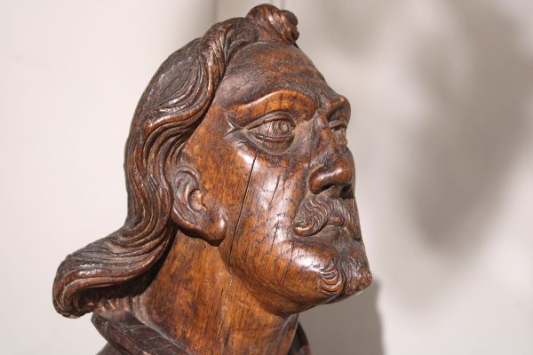 Ąžuolinė skulptūra „Šv. Jonas Evangelistas“