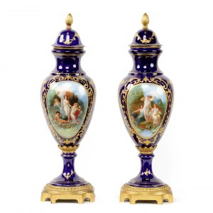 “Sevres” porcelianinės vazos