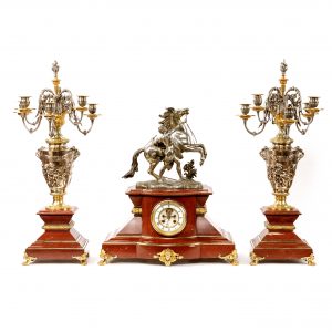 Napoleon III stiliaus laikrodis su žvakidėmis