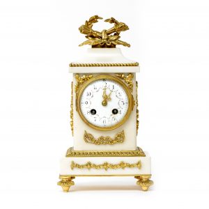 Paauksuotas Liudviko XVI – ojo stiliaus laikrodis