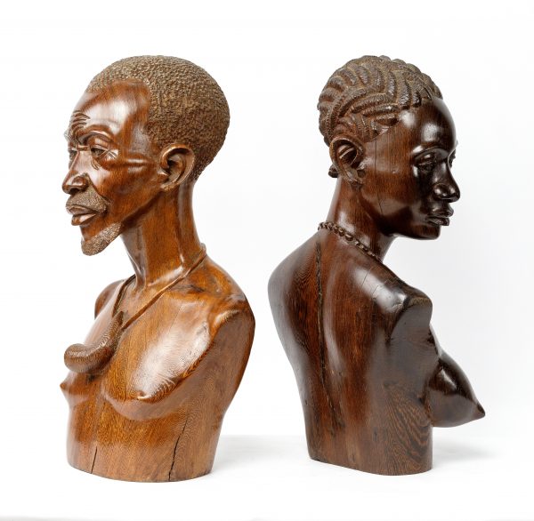 Vengės masyvo afrikietiškų biustų skulptūros
