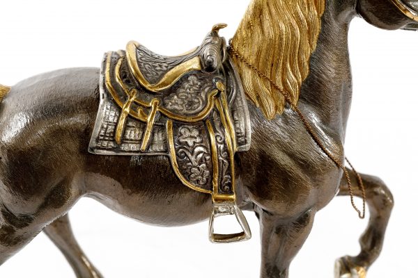 Bronzinė pasidabruota ir paauksuota skulptūra "Žirgas"