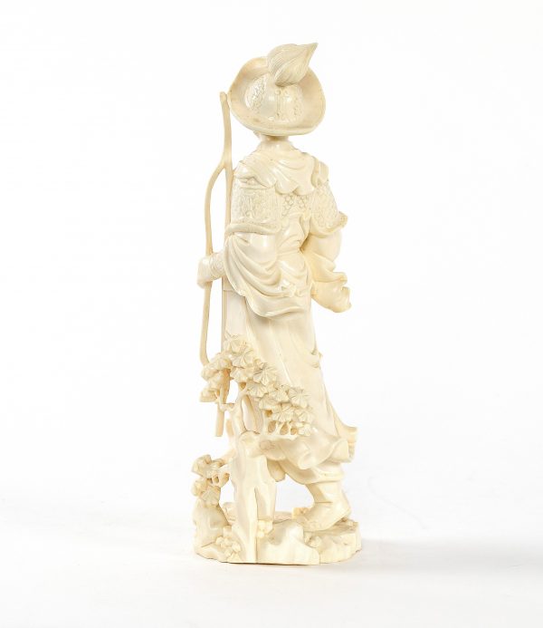 Dramblio kaulo skulptūra " Lankininkė"