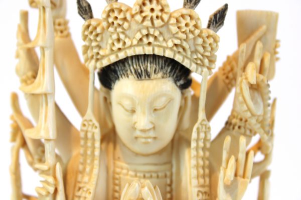 Dramblio kaulo skulptūra “Avalokitešvara”
