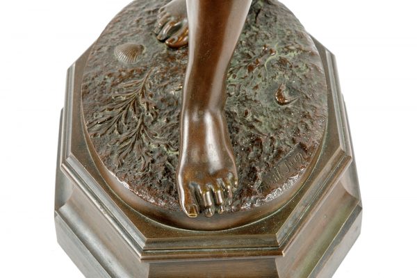 C. G. FERVILLE SUAN bronzinė skulptūra “Krevečių rinkėja”