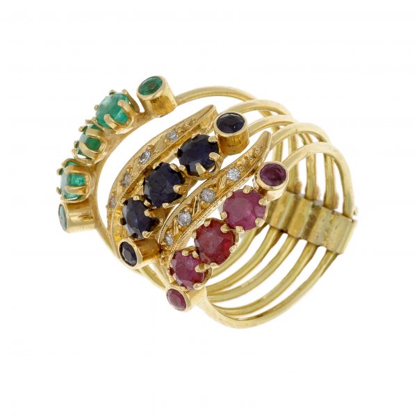 Auksinis žiedas su smaragdais, rubinais, safyrais ir deimantais.