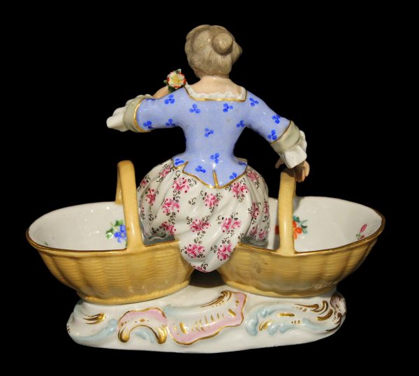 MEISSEN porcelianinė figūrėlė “Mergaitė su pintinėmis”. 19 a. pab.