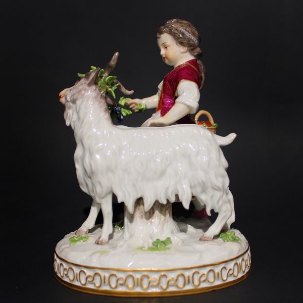 MEISSEN porcelianinė figūrėlė “Mergaitė su ožka”. 19 a. pab.